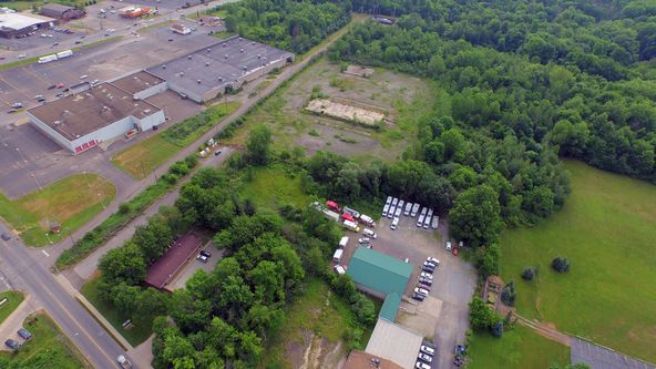 1477 North Road SE, Niles, OH 44446